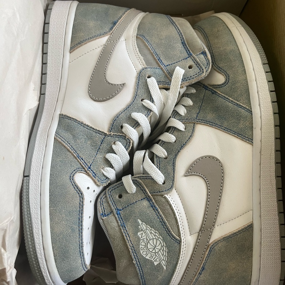 Jordan 1 High Hyper Royal